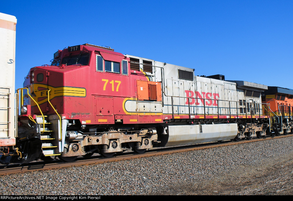 BNSF 717 "Santa Fe" on Nose